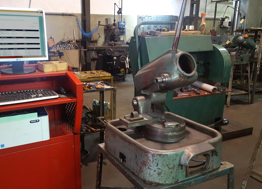 Cortadora TR-200 en reparación